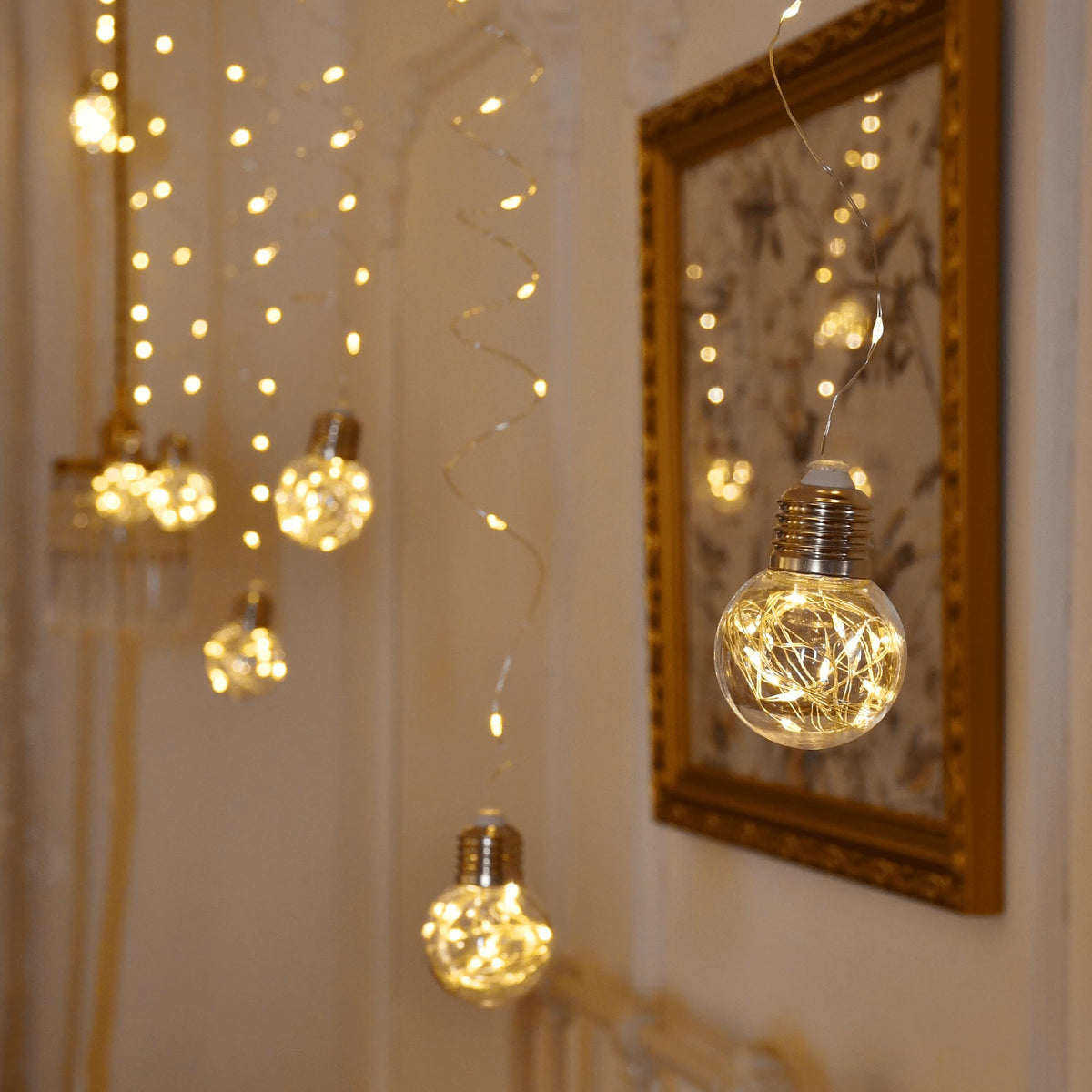 YOLIGHT Wishing Ball Curtain Lights 200 LED Window Curtain String Lights with Remote, USB Battery Powered Twinkle Globe Fairy Lights for Wedding Party Bedroom Christmas Decoration (Warm White)