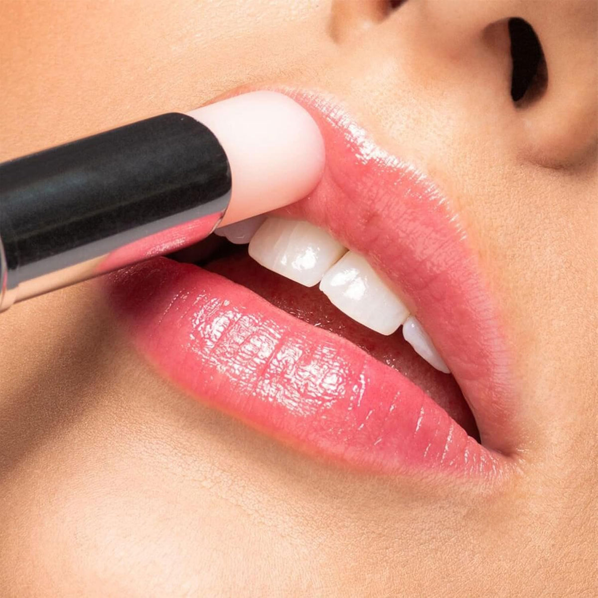 ARTDECO Color Booster Lip Balm in boosting pink - nourishing lip balm with color-adapting pigments - lip plumper with spearmint flavor - prevents dryness & chapping - lip care with kernel oil - 0.1 Oz