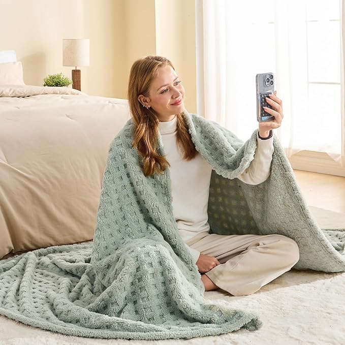 NEWCOSPLAY Super Soft King Blanket Green Premium Silky Flannel Fleece 3D Waffle Checkered Lightweight Bed Blanket All Season Use (Sage Green, King(90"x110"))