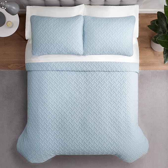 Serta ComfortSure Pinsonic Quilt Set King/Cal King Bedding Set in Light Blue