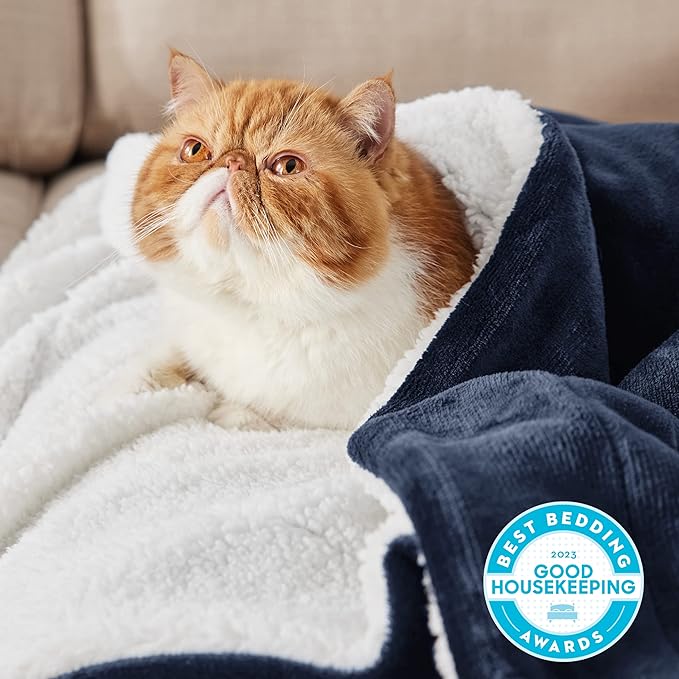 Bedsure Sherpa Fleece Throw Blanket Twin Size for Couch - Thick and Warm, Soft Fuzzy Plush Twin Blanket for Winter, Navy, 60x80 Inches