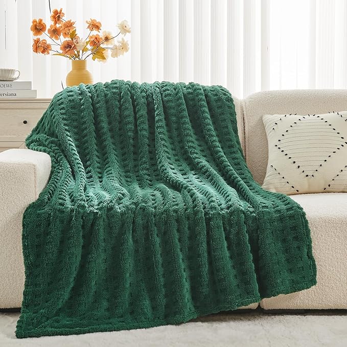 NEWCOSPLAY Super Soft Queen Blanket Green Premium Silky Flannel Fleece 3D Waffle Checkered Lightweight Bed Blanket All Season Use (Dark Green, Queen(90"x90"))