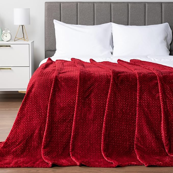 PAVILIA Soft Fleece Burgundy Dark Red Throw Blanket for Couch, Lightweight Plush Warm Blankets for Bed, Fuzzy Cozy Flannel Blanket Throw for Sofa, Travel, Jacquard Pattern, Wine Red, 50x60 inch