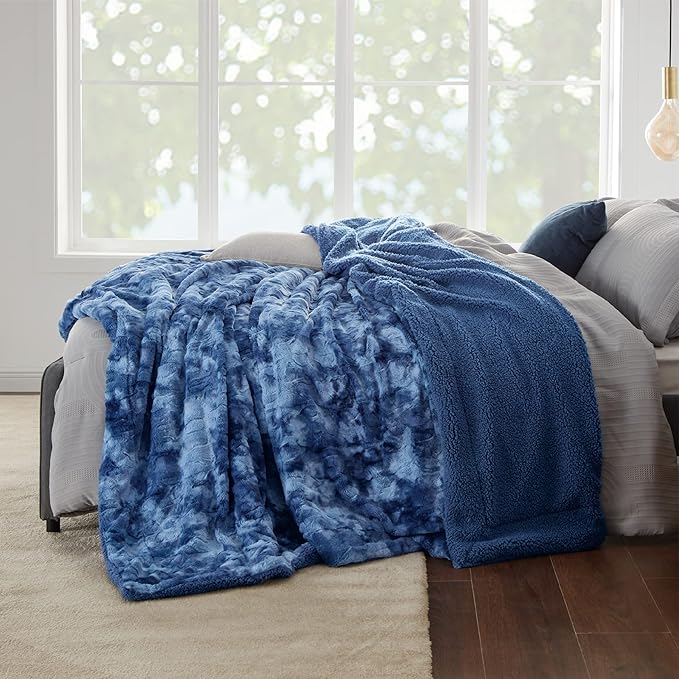 Bedsure Sherpa Blanket King Size - Soft, Fuzzy & Fluffy Faux Fur - Warm, Cozy Blanket for Couch, Sofa and Bed, Tie Dye Design, Indigo, 108x90 Inches